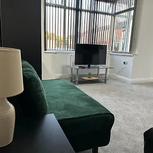 Apartment Shm Ensuite Great For Long Term & Short 15 Min Drive To Centre & Airport 5 Min Walk To Shops And Train Station 10 Mins To High Street, Birmingham
