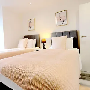 Apartment Necairport Interchange Shortstay Homebase, Birmingham